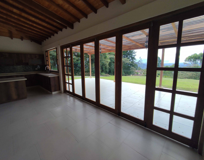 Las Lomitas, 4 Habitaciones Habitaciones, ,5 BathroomsBathrooms,Finca,ARRIENDO,Las Lomitas ,1099